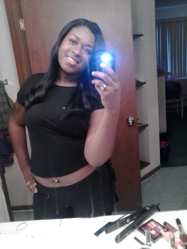 Pretty Gurl that handle business cool, intelligent,laid back catch me in traffic ; ) #teamfollowback #teamcancer