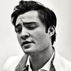 ¿Quién necesita a un vampiro en un volvo cuando hay Chuck Bass en una limusina?
