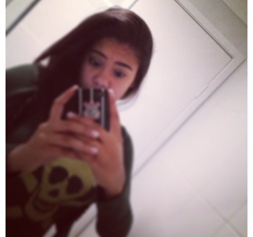 oi eu sou a bia sou uma menina sinsera é muito dificil mas sou fiel com as pessoas que eu amo