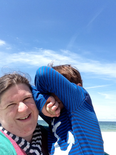 PearlsOysters's profile picture. I'm a mom. I braid hair, pack lunches, and throw cocktail parties. They pull hair, reject lunch and throw tantrums. http://t.co/8gWvZr0NcE