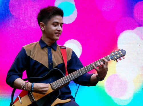 Say Hi to Hivi! Always support @sayHivi especially to @febriannindyo ♥ udh si fllwbck ka febri dan ka tia♥