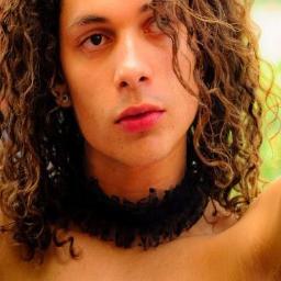 Um libriano, Assistente Social, Mestrando em Direitos Humanos, Militante do Movimento LGBT, construindo o @nudaspb e uma sociedade diferente.