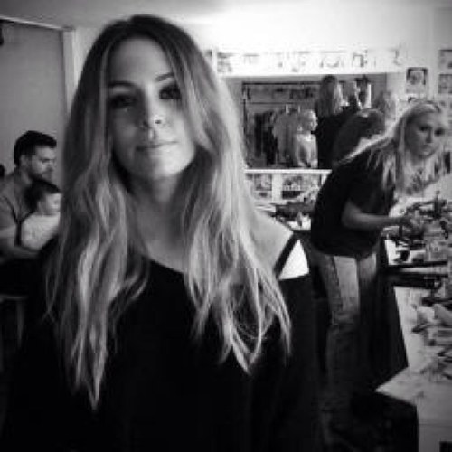 AlexReemsLO's profile picture. hii .x