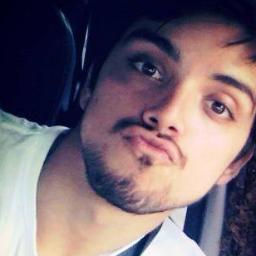TEM CADA MINA CHATA Q ME SEGUEE NO TWITER TIPO VIKEE TE ODEIOO ! RECALDAS DEBOXADAS