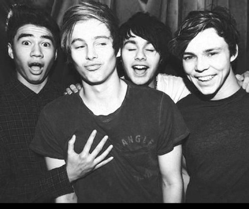 FanGirls1011's profile picture. Teenage girls trying to connect with the stars! WE LOVE ONE DIRECTION, EMBLEM3, 5 SECONDS OF SUMMER, AND JAKE MILLER!!