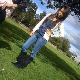 La vida tiene muchas opciones, no tienes que escoger siempre la que parece mejor, sino la que te haga feliz :D
http://t.co/BVLA7ugGph