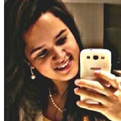 não tente entender o mundo nem as pessoas, é perda de tempo, apenas viva, sorria e seja feliz.