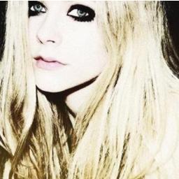 Trechos de músicas da Avril Lavigne em Português.