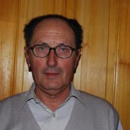 SzabSzabom's profile picture. Idős nyugdíjas vagyok. Ifjú koromban gépészmérnöki diplomát szereztem és mérnökként, majd menedzserként dolgoztam.