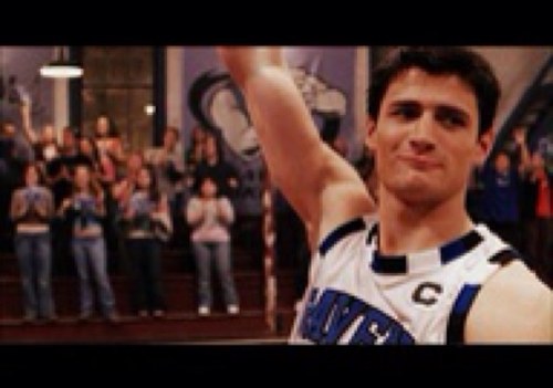 My goals in life: 1. Have a marraige like Naley. 2. Be successful like Brooke. 3. Have drawing abilities like Peyton. 4. Love people like Lucas.
