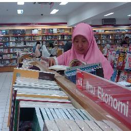 Sebagian diriku adalah melankolis dan sebagian lagi koleris.

Aku ingin menulis banyak hal, membaca banyak buku, dan mengunjungi banyak tempat.

Ganbatte!