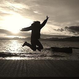 Buzzes about London Pilatesing (Teaching & Practicing Pilates) Doesn't believe in diets just Bee Fit - Bee Happy - Bee Healthy !