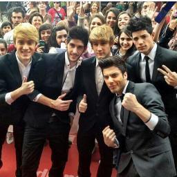 #Auryners SIEMPRE @AurynOficial
Endless Road, 7058∞sueñooo cumplidoo!2/4/13!! ANTI-HEROES!No escuches los raros son ellos♥