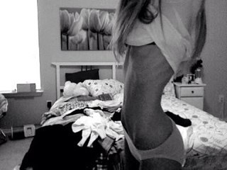 miadejame's profile picture. PI: 54kg PA: 48'5kg META: 44'5kg Ser bulimica no es un juego y decir que estás gorda no es una forma de llamar la atención. Nada peor que una ED.