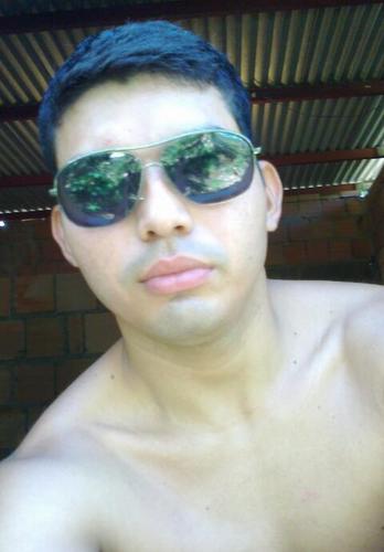 Sou uma pessoa que vive no facebook kkkk gosto de viver a vida