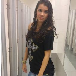 Eu gosto do impossível, sou inconstante e talvez imprevisível. São poucas as pessoas pra quem eu me explico !