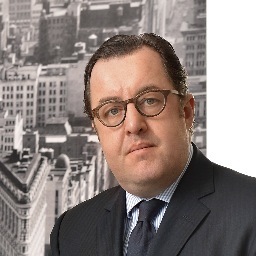 Senior advisor for private equity and real estate strategies on luxury trophy assets globally.