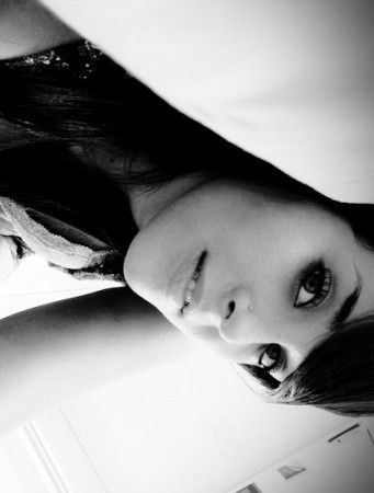 sou sincera , amiga , companheira , gosto de fazer coisas diferentes , sou a feh haha