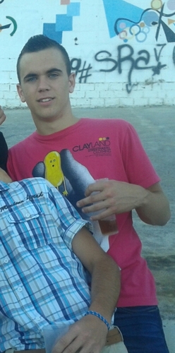 18.Amante de la Naturaleza y de el Futbol.Cometo muchisimos errores,pero la vida no viene con instrucciones!! Po Eah ;)