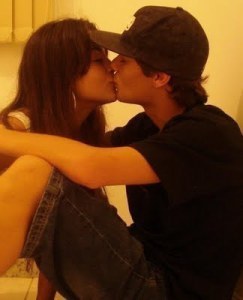 Quem se descreve se limita.