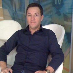 DanielRosinha's profile picture. Mais conhecido como o Rosinha, da dupla Rosa e Rosinha. Músico, intérprete e escritor, sou alegre e piadista.