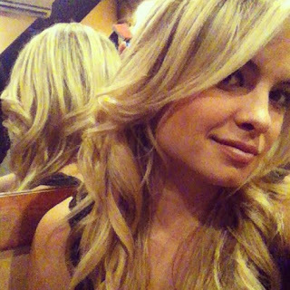 Se a pessoa te ama, ela não te muda, simplesmente  te aceita como você é... Seja você sempre... ( Instagram: @luua_blanco )