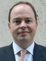 Consultor en estrategia y gestión del rendimiento en el Sector Público.
