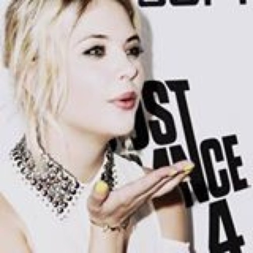 AnnaleeHLO's profile picture. Don't be like the rest of them, darling. I got a hooker giraffe from the gorgeous flawless perfect amazeballs Melody fudging awesome Gold. c; Ella Is My Bestie!