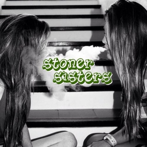 A family who tokes together stays together. Just a couple of luftmensches dreaming, munching, and baking at room temp. Take it €@$¥ ✨