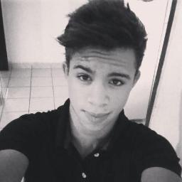 Cantor e compositor.