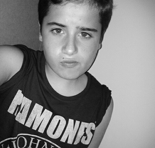 El orgullo por el cielo y la ropa por el suelo. I vote for vodka. 'Mueve las caderas como gelatina.' MILEY CYRUS.