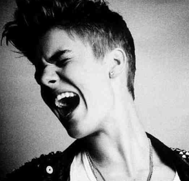 Justin is an amazing person. He is such a great idol!  Justin has touched my heart in ways I can't explain.
