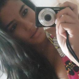 Complicαdα e nαdα perfeitinhα •}’
ㅤㅤㅤㅤchoronα, frágil, risonhα e forte αo mesmoo 
tempo.(!
Quer umα gαrotα perfeitα (?) Comprα umα bαrbie .
ㅤ