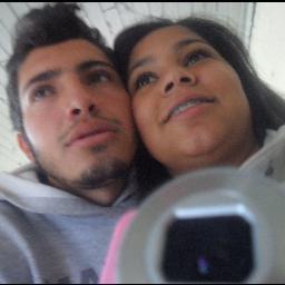Gosto das coisas simples, detalhes pequenos, sorrisos timídos, abraços apertados. Coisas que sejam únicas e inesqueciveis.