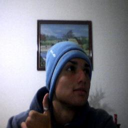 Um simples adolescente de 18 anos,aquariano,as vezes muito extressando,mais em compensação muito amigo,segue ae (y skype:charles.darvinzinho