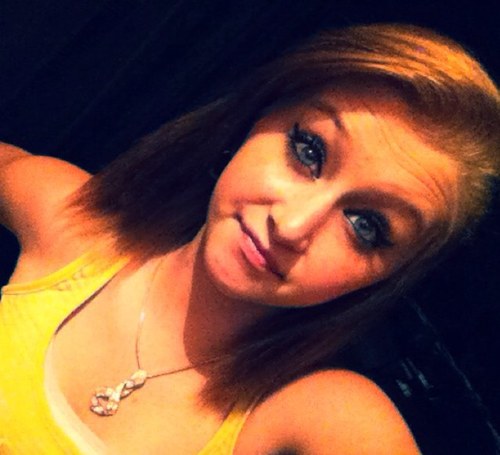 Born in a big city. And raised out in yhe country(: best i think. Love country music. Dirtbiking is my favorite. Smoking,and drinking a nice cold beer(: