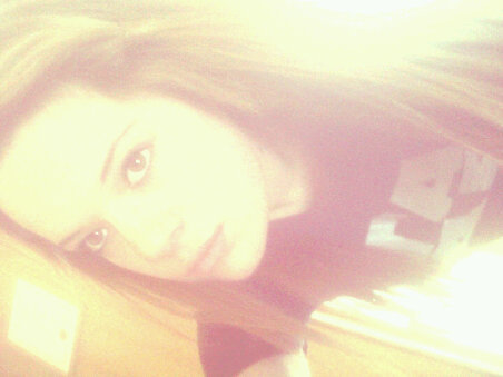 I'm a Singer ,music is my life and I love body bording :) I LiVe In South-Africa
