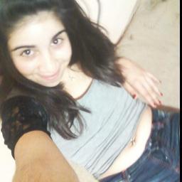 Hay personas con la sonrisa mas linda y con las historias mas tristes♫
