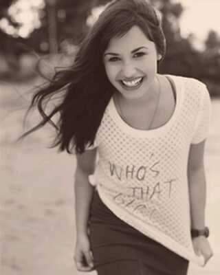 i love demi lovato she is my inspiration LOVATIC I love @justinbieber without his smile I will be nothing