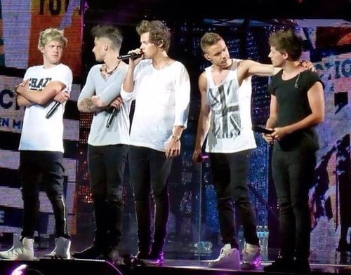 Pics, videos, news and so on about 1D will be posted here!!! (I follow back)