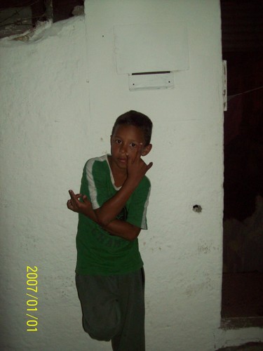 Amo futebol meos pais em primeiro lugar amo lasanha gosto de jogar video game  e mexer na net.