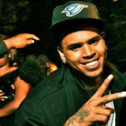 as pessoas te criticam,porque criticar é mais fácil do que fazer melhor!!


amamos os nosso breezy eternamente