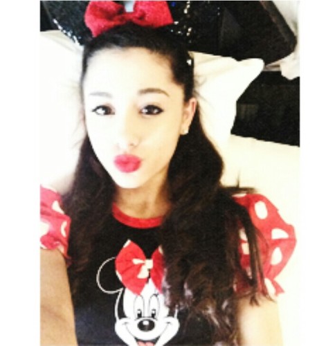 Hello ;) The name's Ariana. Dms are always open {RP/Bi}