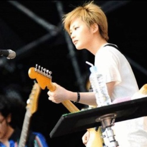 YUI yuiどちらもだいすきです 一応ファン歴としては8年です みなさんにくらべたらまだまだ 未熟ですがフォローお願いします
