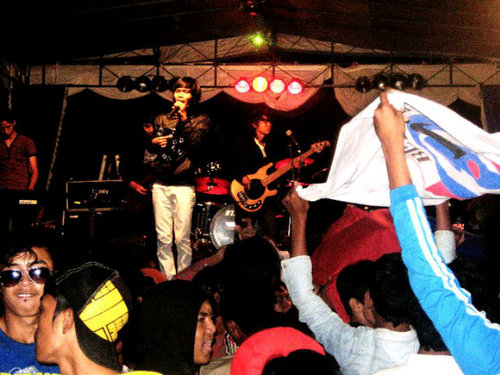 bandfossetta's profile picture. Band Members: Essa @essamilanazzuri | Ryan @Peottz | Arif @rangersesat | Ihsan @ihsandoyox | Bayu @bayualamsyahs booking contact: +6285863326354/PIN : 2878A2CD