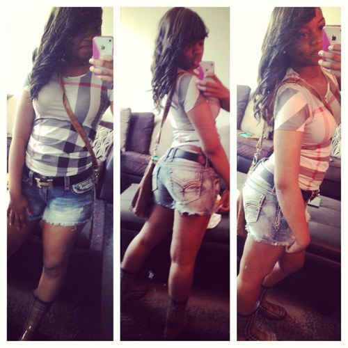 Follow My Favorite : @CALLMeDaeeee && My paid as Homieee : @ILoveBankRolls_ I Got Lots Of Money I Know You know My Name :)