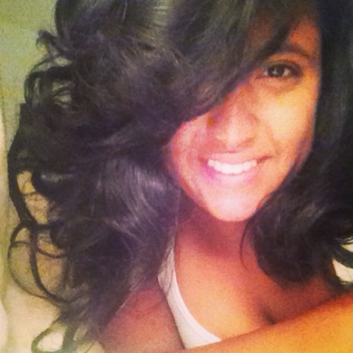 you know it's beauty when the smile is her best curve. - Fab.
