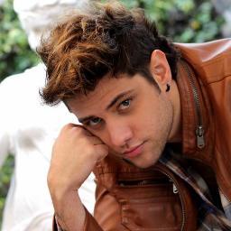 Fã Clube do Cantor e compositor @RBarretoOficial Criado em: 30 de julho de 2009
Donas: @patyguttierres e @EdnaMarques_ 
http://t.co/tLO89uai