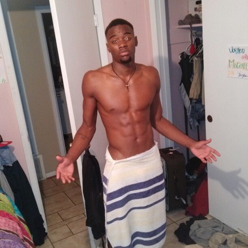 I'm Jaylen Alex Jones I love sports hanging out and girls nuff said