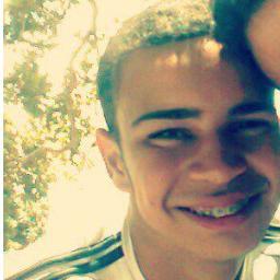 Sou feliz do meu jeito, não mudo minha rotina pelo o que os outros exigem de mim, simplesmente vivo de acordo com o meu modo de viver. ☮☮☮